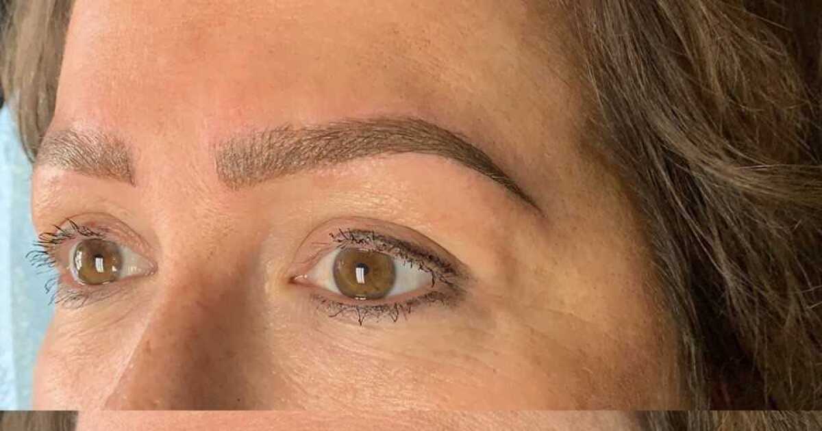 Tattoo artist does free eyebrow microblading for cancer ...